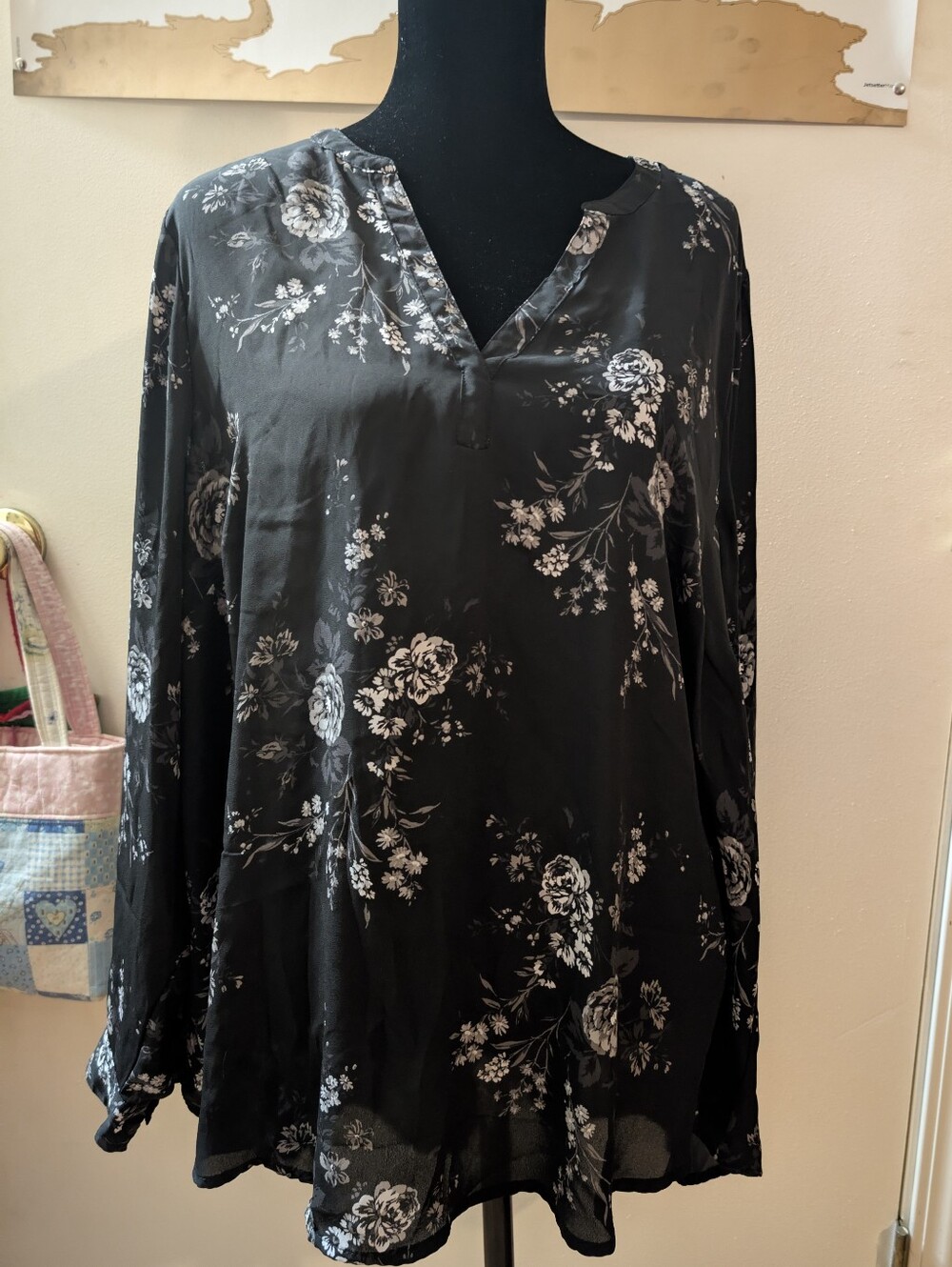 Torrid 2 Black White Floral Boho Blouse V-Neck Long Sleeve Flowy